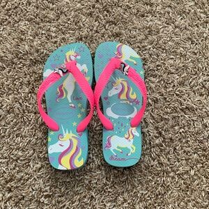 The size is 3/4Y the color is blue with unicorns on them.